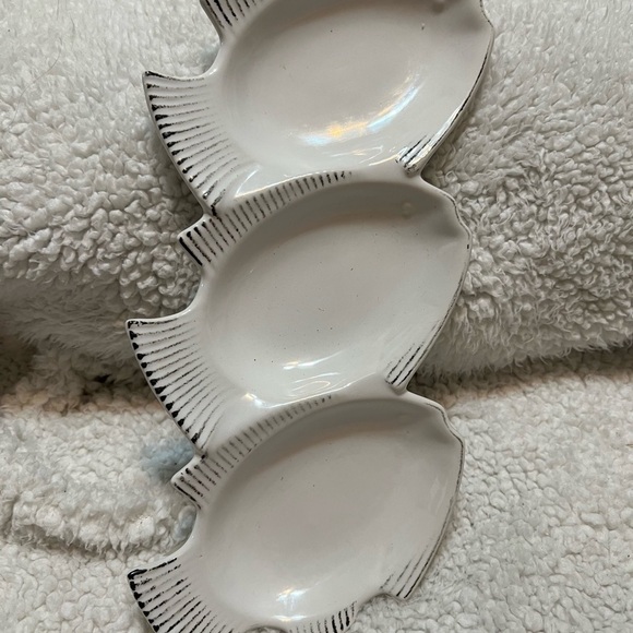 ****Donated***Catch of the Day 3 x Fish ceramic serving dish - Picture 2 of 5